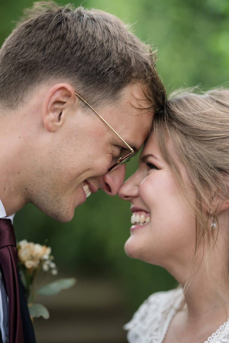 Find den perfekte fotograf til bryllup Sjælland. Book en erfaren fotograf hos burholt.dk for at forevige jeres store dag. Bryllupsfotograf København 2025